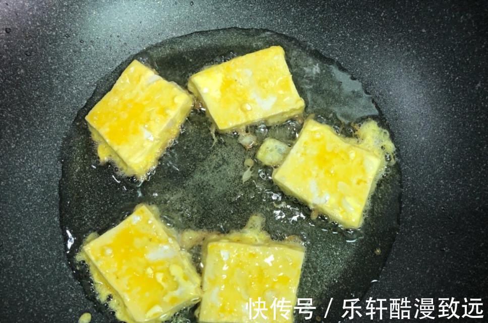 煎豆腐|比烧烤还好吃的香煎孜然豆腐，鲜香入味老简单了，完胜夜市路边摊