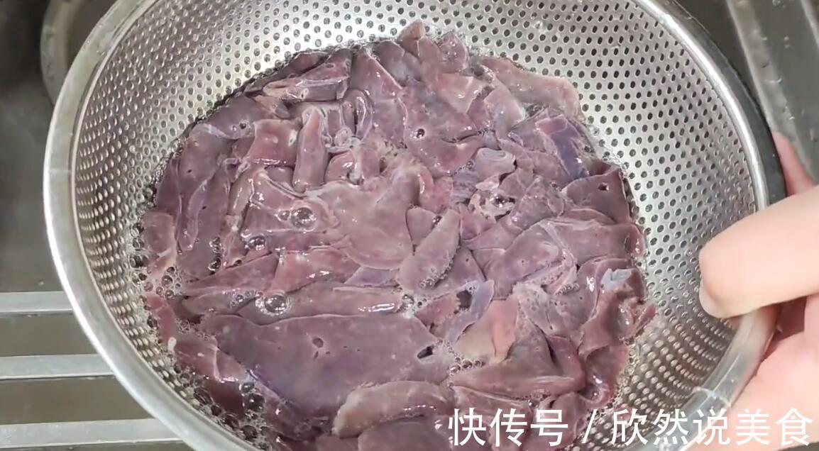 炒猪肝好多人都做错了,教你一个小诀窍,香嫩入味全家都爱吃