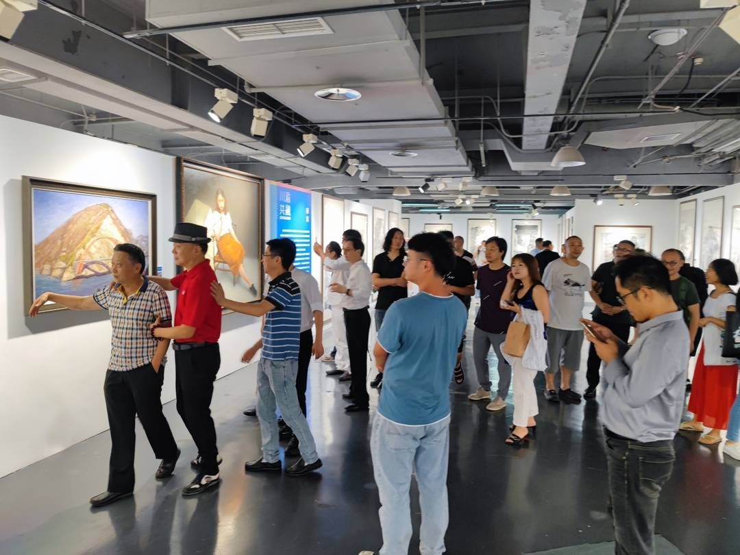 美术作品|川渝共融美术作品交流展揭幕，两地艺术家共绘双城巨变