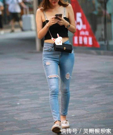 五分裤 高腰牛仔裤+小吊带的穿搭技巧,版型修身,不显胯宽,年轻有气质