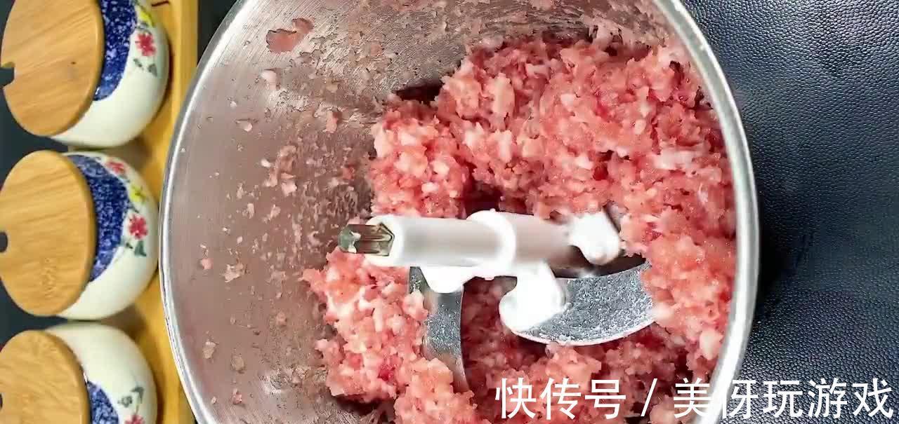 冬瓜肉丸汤,汤鲜味美不油腻,清热解暑营养丰富,适合夏天喝
