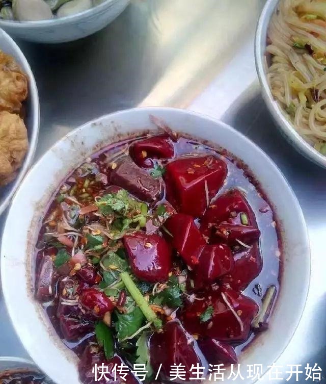 来到黔东南,品尝这16道美食,感受到了不可思议的饮食文化!