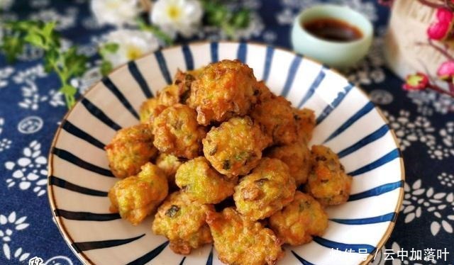 年夜饭，炸萝卜丸子，多加1样食材，不放淀粉不放水，外酥里嫩