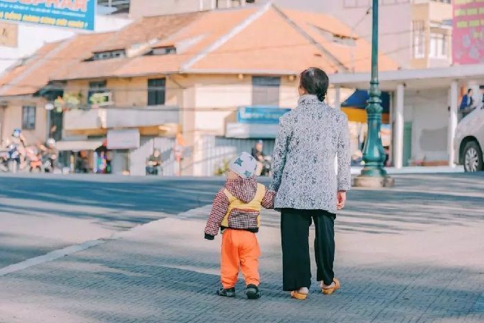 抚养|那些不帮子女带孩子的老人,最后都怎么样了不外乎是这3种结果