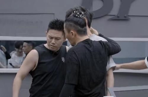 张淇|马赛克尊的“牺牲”,是《哥哥》给这位39岁歌手最体面的尊重