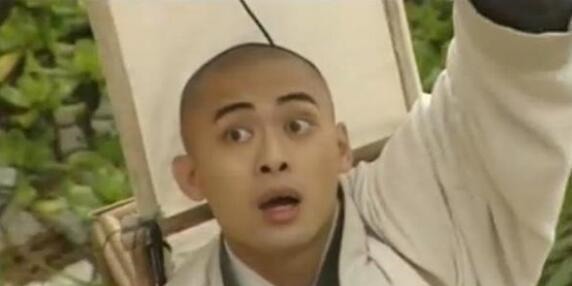 扫地僧#此人是萧峰“半个徒弟”,武功却力压萧峰,扫地僧完全不是对手