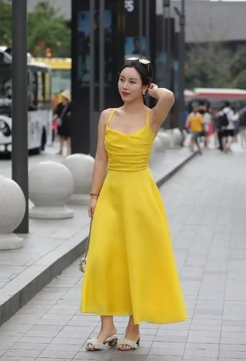 清爽精美的连衣裙，漂亮美丽又舒心，可以让你如此的优雅