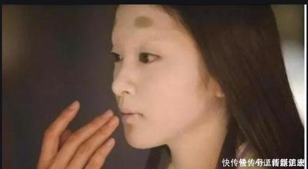 染齿|古代日本女子剃眉毛染黑牙,这丑得吓人的妆容,为何她们会青睐?