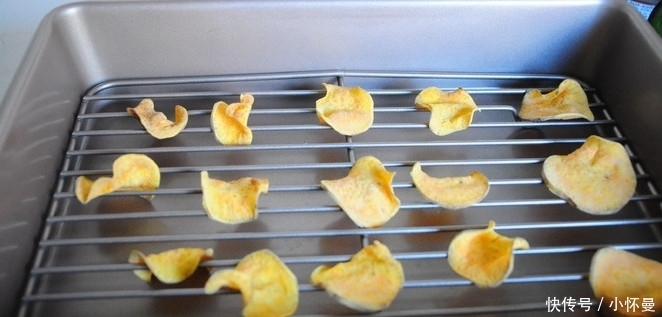 想吃红薯片不用买，教你简单做法，烤一烤就能吃，想吃多少烤多少