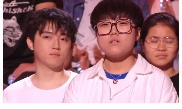 黄霄云|《好声音》:王靖雯PK输掉后崩溃大哭,为什么评论区都在骂贺三?