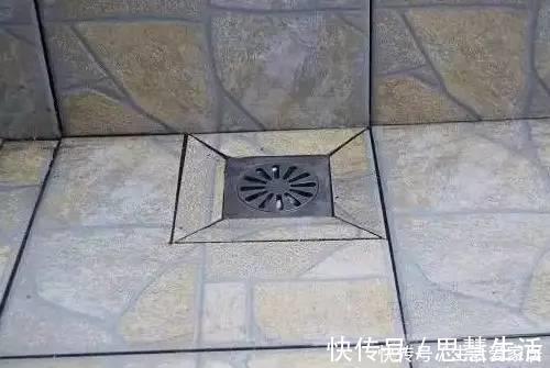 排水|卫生间地面不要做斜坡了，装这种排水快又防滑，不得不感叹聪明
