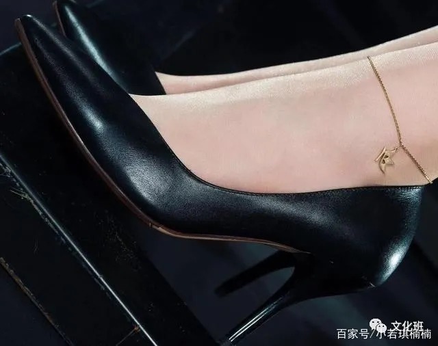 鞋子 细跟高跟鞋能够让你走出美丽的步伐，更有女人味儿