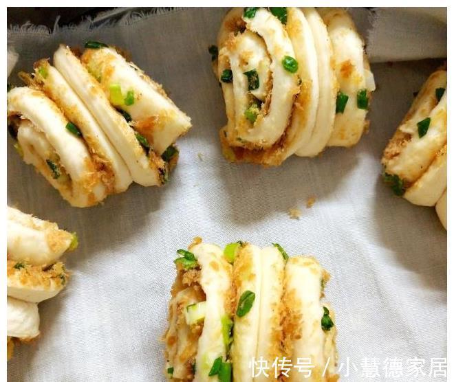 塑型|最好吃的肉松小花卷，刚出锅，一大盘就被俩孩子抢光了