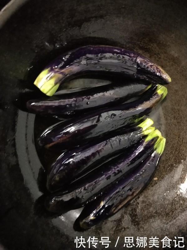 放油|炒茄子先放油简直是大错特错,厨师长教你一个办法,不发黑不吸油