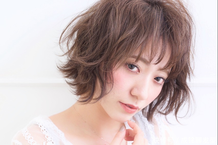 长脸最适合的9款短发，简约时尚好打理，精致优雅又有女人味