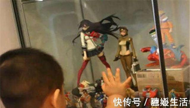 生气极|孩子闯祸弄坏亲戚手办,奶奶白眼就几个塑料玩具至于吗