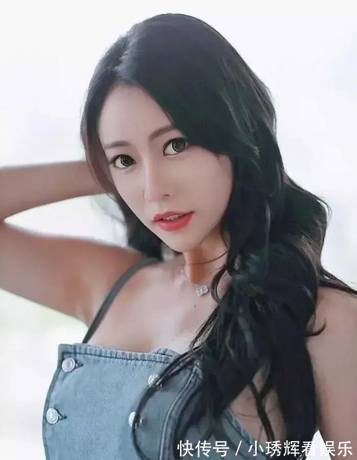 美感|一款破洞牛仔连体裤,竟让她穿出了如此的美感