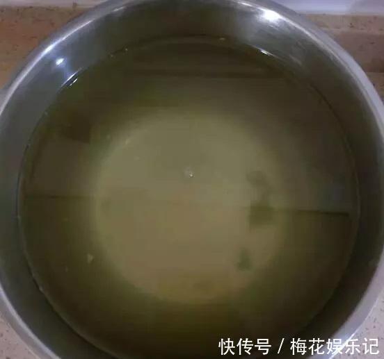 绿萝总是“黄叶”,10天浇1瓶“废水”,叶子油绿“大变样”