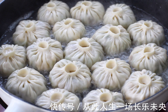 不揉面不发酵,用饺子皮做水煎包,皮薄馅大倍儿鲜美,当早餐正好