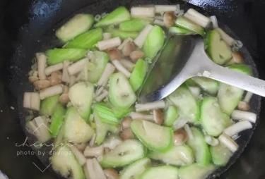 丝瓜|丝瓜和它一起煮是绝配，清甜滋润特别鲜，夏天喝比骨头汤更舒爽
