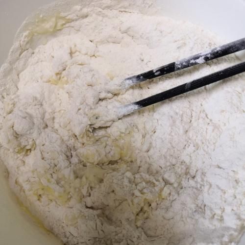 炸油饼,外酥里软有嚼劲,好香的