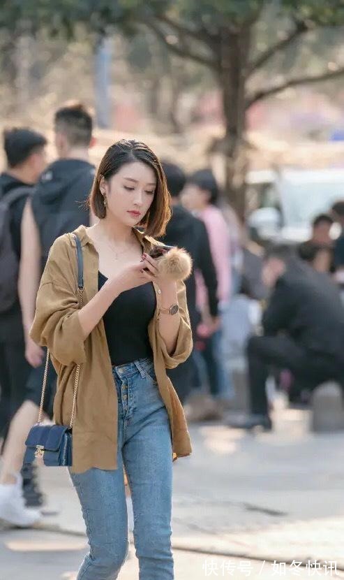 衬衫 紧身牛仔裤搭配卡其色衬衫,俏皮可爱又清新,穿出曼妙曲线!