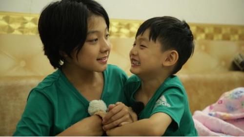  组队|萌娃组队上街“带货”，这波操作真是出人意料