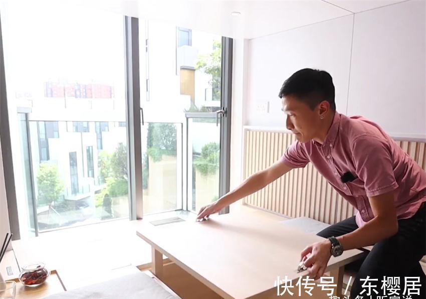 小两口|小两口买下21㎡婚房，巴掌大的家挤出“双客厅”，生活去繁从简