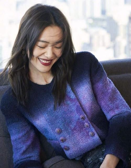 ?别只会穿黑白灰，学习刘雯的“彩色”穿搭技巧，好看又显高级