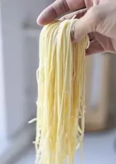手擀面，只需多加一种原料，面条好吃又筋道，你真的知道吗？