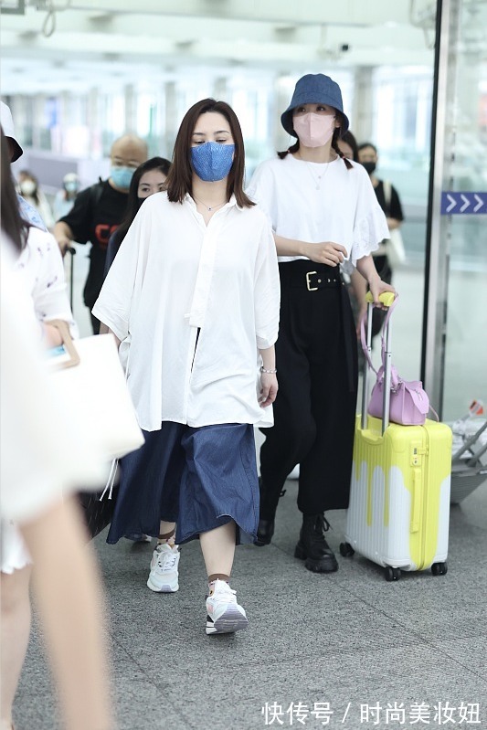 衬衫|阿娇发胖后衣品“堪忧”,穿大码衬衫还配阔腿裤,目测像130斤