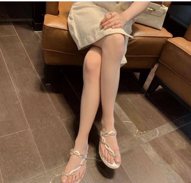 时尚|露腿的炎炎夏日,选择一双蛇形缠绕凉鞋,轻松就能魅惑众生