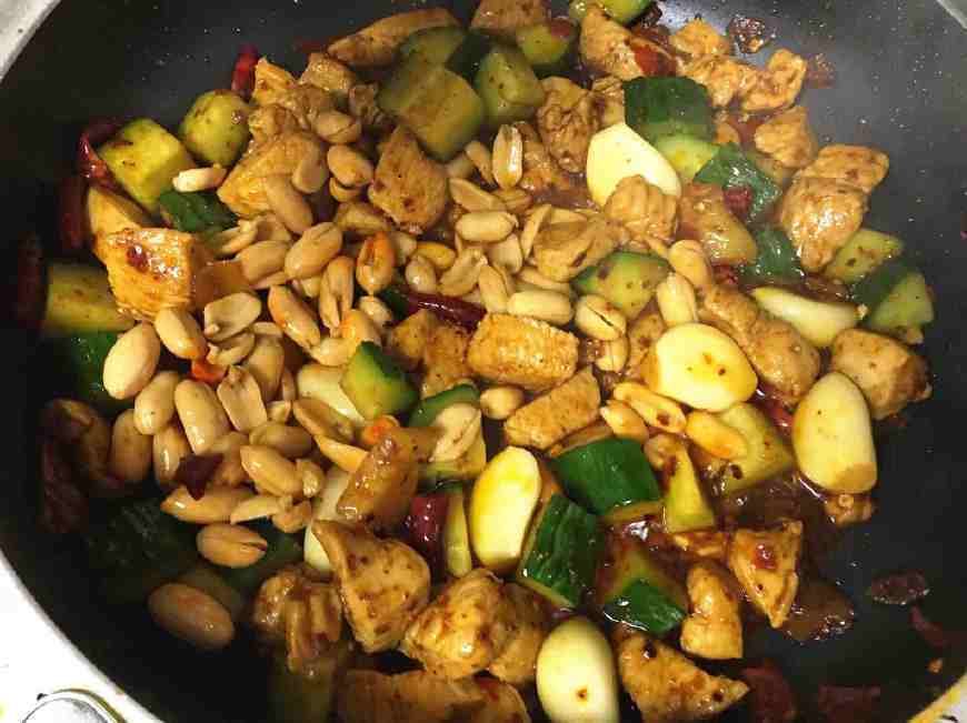  正宗的“宫爆鸡丁”，只要5分钟轻松学会，快来学习一下吧！