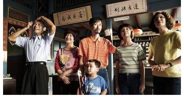 小孩|夏靖庭挽袖揉面喂嫩妻 陳竹升自嘲小孩「午餐供應者」