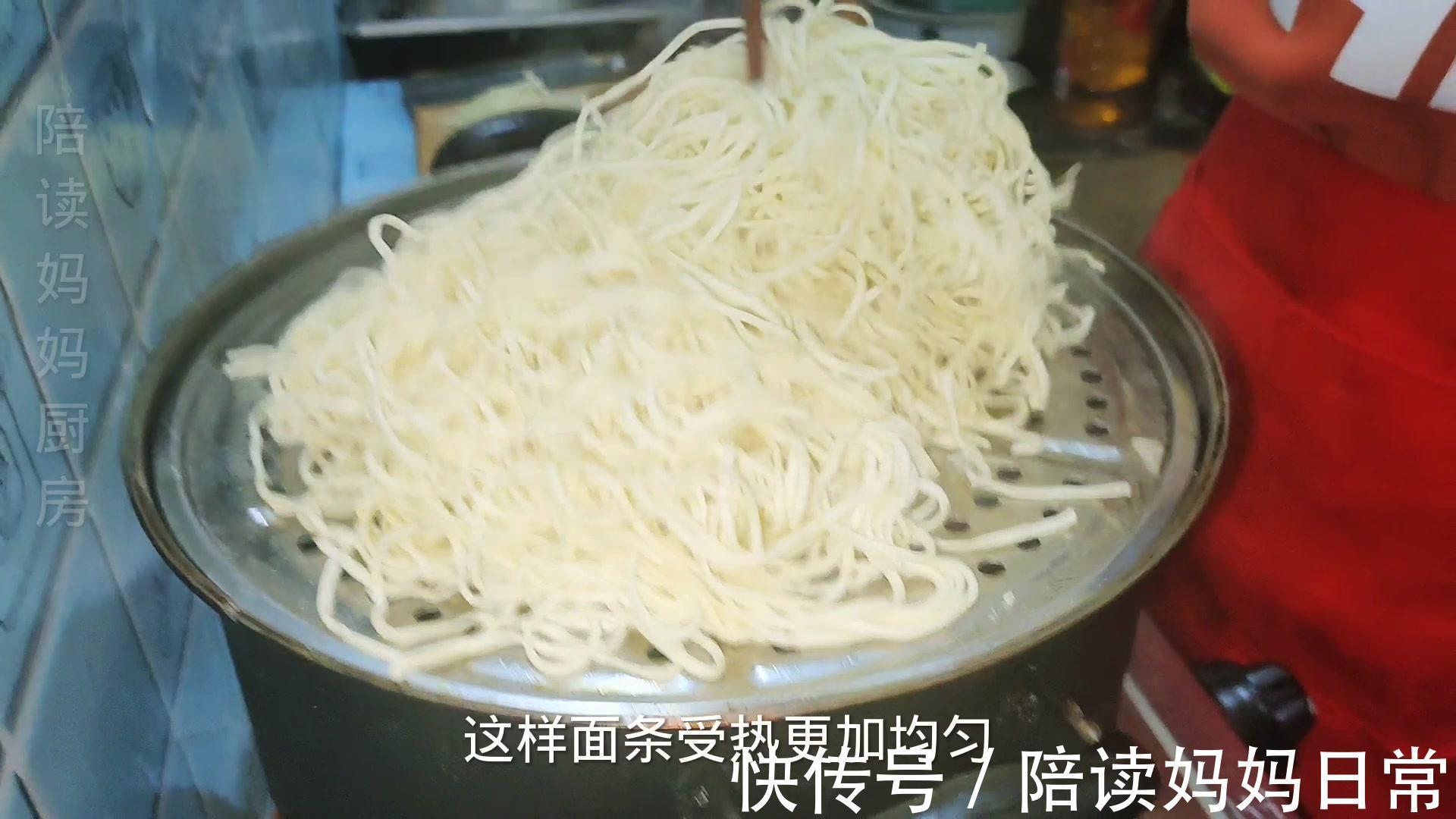 面条别再煮着吃了,试试这种新做法 ,爽滑劲道好吃到停不下来
