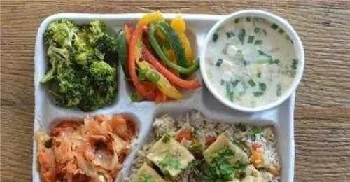  农村|各国学校午餐都有啥,美国日本最丰盛,中国农村的孩子吃这些