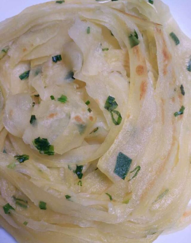 乡下婆婆告诉你一个盐葱饼的新吃法,外酥里嫩,把我都给吃撑了