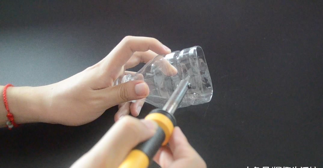 洗脸池|洗脸池上放一个塑料瓶, 没想到作用这么大, 看完赶紧去试试