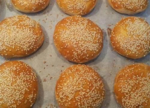 想吃烧饼自己做,省钱又好吃,成本不到一块钱,酥香层次多