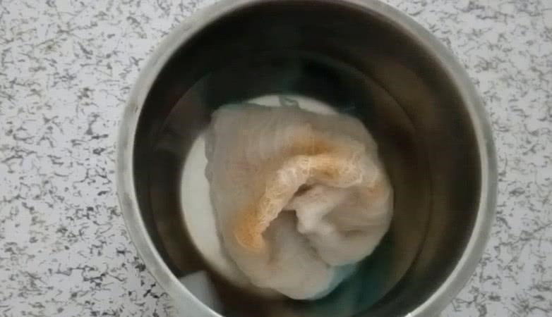 洗碗抹布油腻腻的洗不干净，原来要这样洗才洗的干净，这么简单