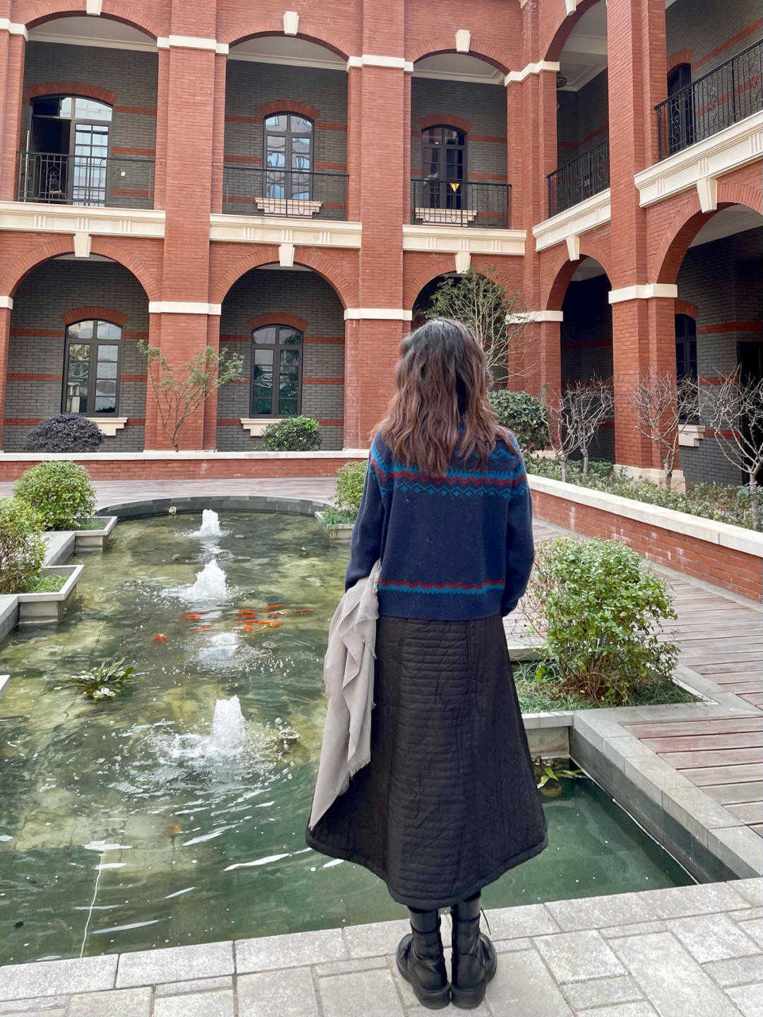 羽绒服 别再穿棉质连衣裙了!今年流行的“羽绒裙”,可以人手一件了