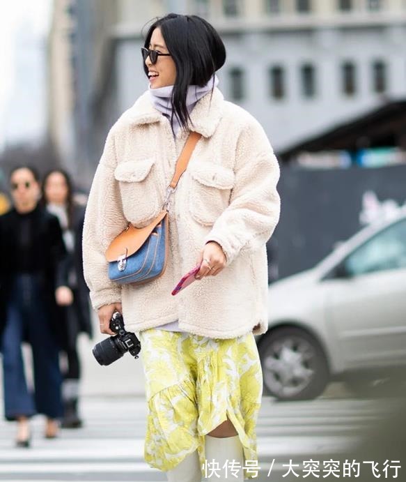 穿搭 秋冬必备的“摇粒绒外套”,今年流行这4种穿法,温暖又高级!