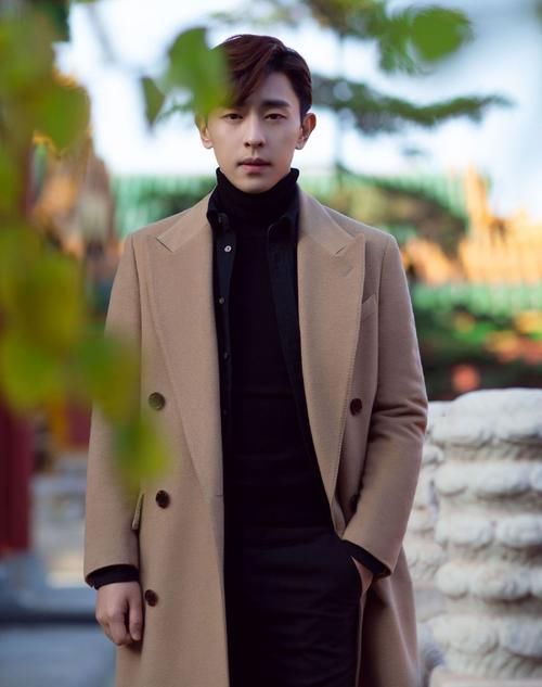 邓伦招聘员工福利多,包吃包住包奶茶,一看工资劝退众人