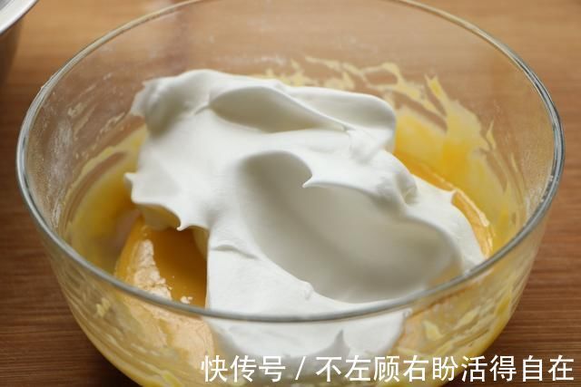 烤箱|鸡蛋面粉这样做太好吃了，不用烤箱平底锅就搞定，无油无水超解馋