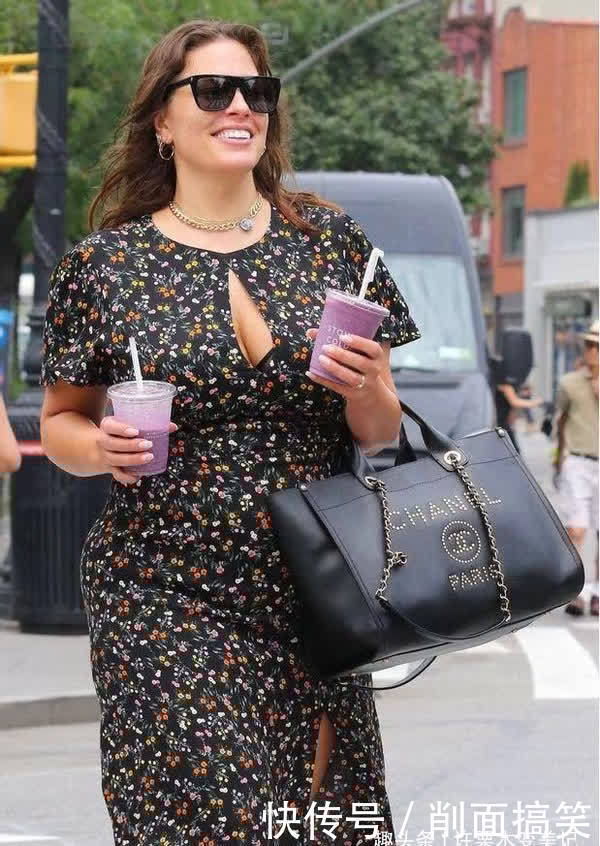 女人过了55岁,这4种“裙子”再流行也别穿,难看还拉低档次