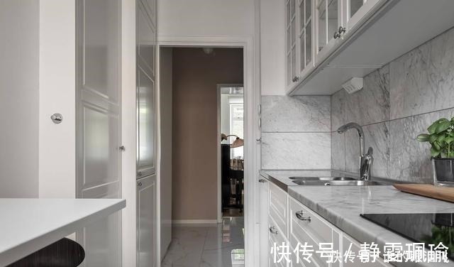 客厅|她坚持不买沙发沿墙打书柜桌,比飘窗都实用!55㎡小户型太值了!