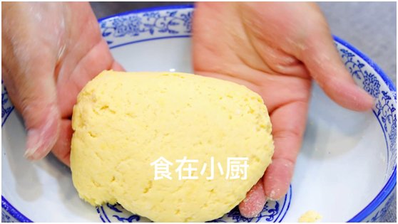 立秋多吃玉米面，往开水锅里一倒，瞬间变美食，比馒头简单还好吃