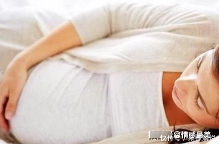 睡姿|怀孕期间,孕妈最好避免2种睡姿,很容易伤到胎宝和自己