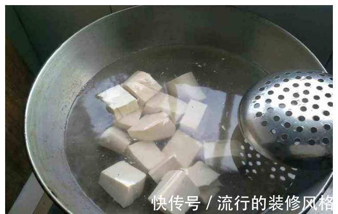 豆腐|豆腐不要直接入锅炒，多加1步骤，豆腐出锅嫩滑爽口，上桌流口水