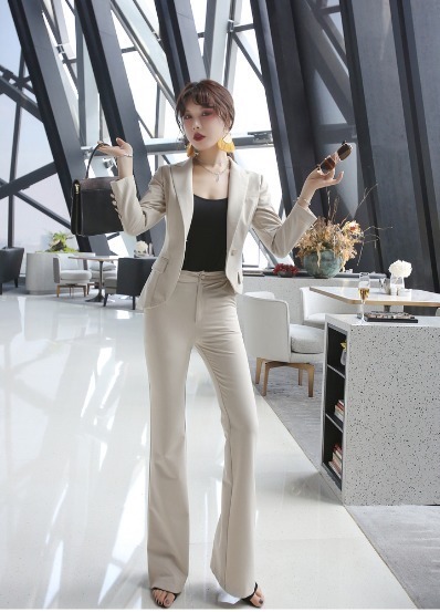 高跟鞋 都市白领修身职业装打扮气质端庄,提升你的职场魅力